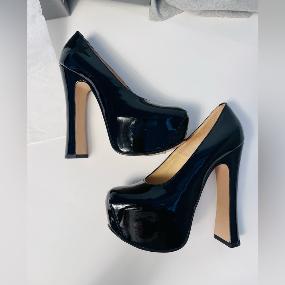 Vivienne Westwood BLACK PATENT LEATHER ELEVATED COURT SHOES IT37